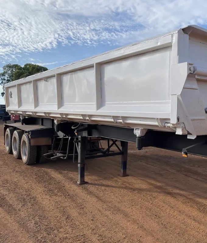 Side tipper trailer